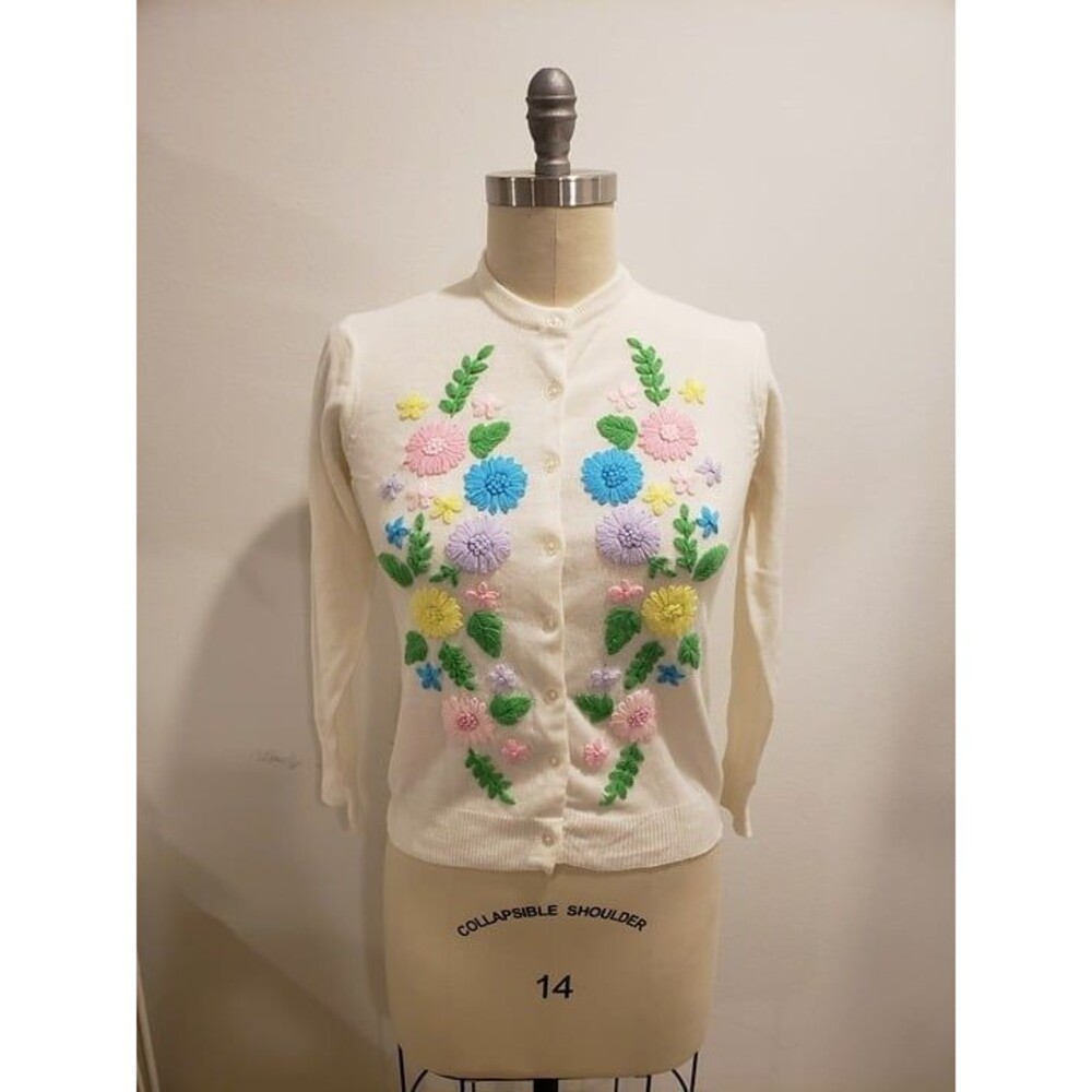 Vintage 1960s Parisienne Floral Embroidered Cardigan 3/4 Sleeve Cream Size Small